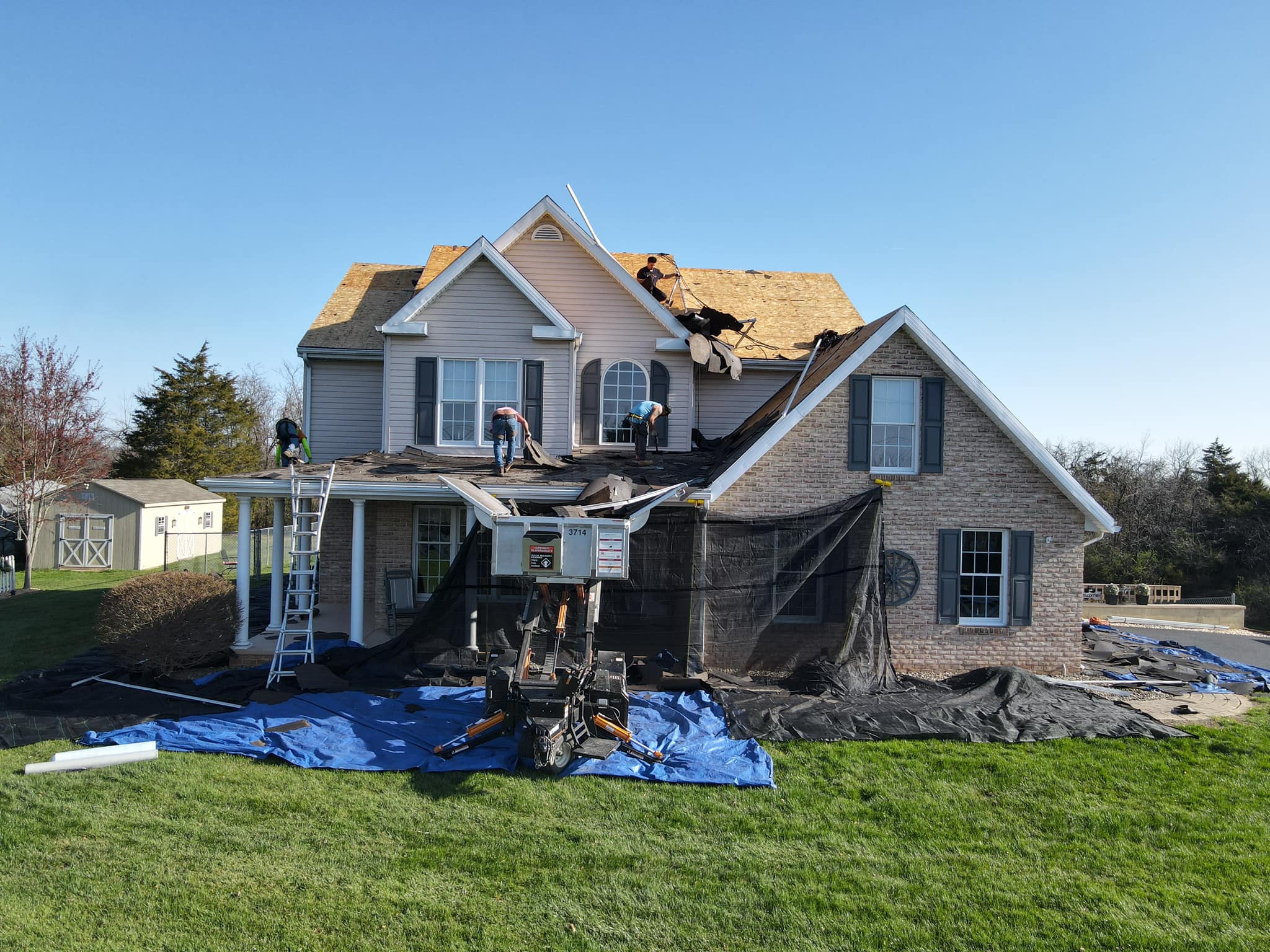 New roof being put on home